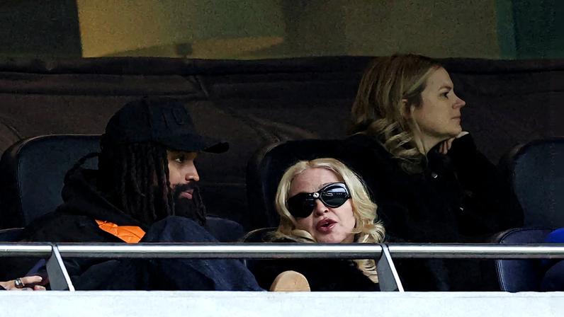 Madonna diz que pegou o "segundo Uber da vida" para ver as filhas jogando futebol — Foto: Reprodução