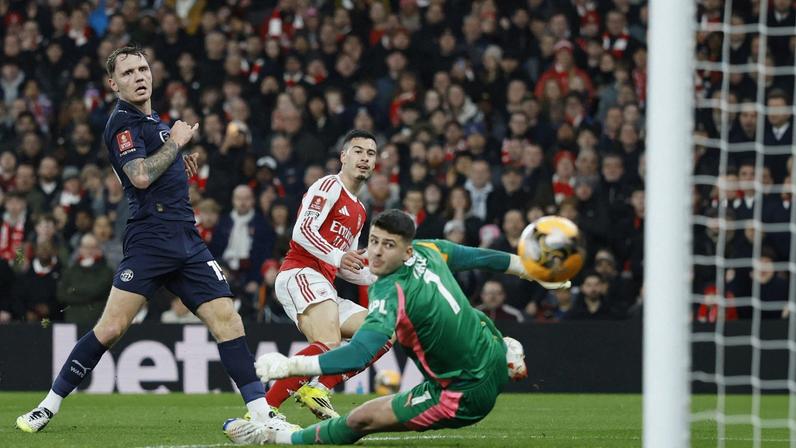 O gol de Martinelli em Arsenal x Wigan — Foto: Reuters/Peter Cziborra