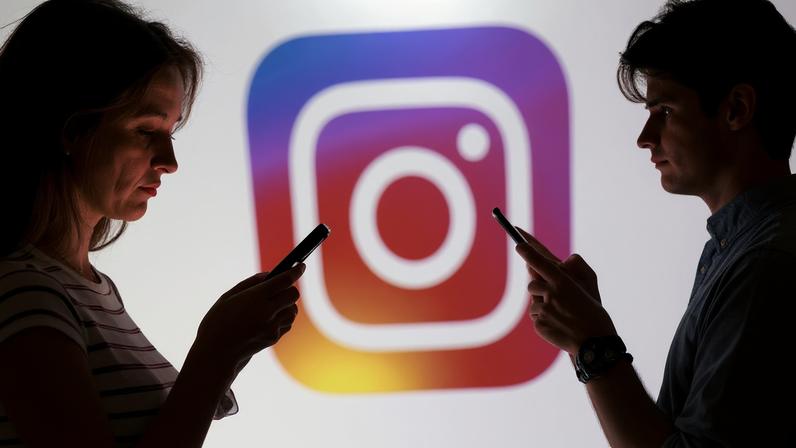 Ilustração mostra adolescentes com logo do Instagram 11/9/2025 REUTERS/Dado Ruvic