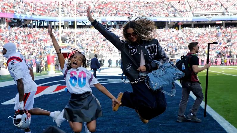 Beyoncé and Jay-Z’s daughters, Blue Ivy and Rumi, look all grown up at the 2026 Super Bowl.