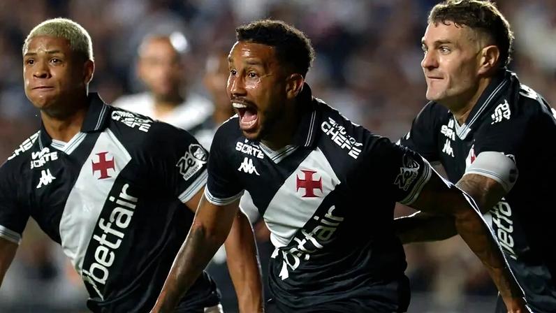 Jair comemora gol marcado contra o Botafogo nas quartas de final da Copa do Brasil (Foto: PETER ILICCIEV/AGENCIA ENQUADRAR)