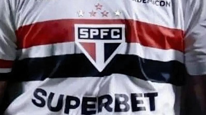 O tricolor do São Paulo Futebol Clube é resultado direto de uma fusão histórica.