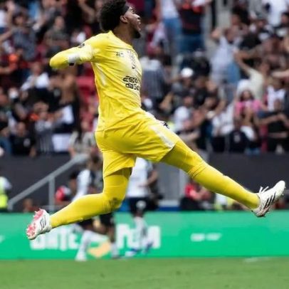 Hugo Souza conquista terceiro título pelo Corinthians e fica para a história