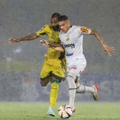 Jogo entre líder do Paulistão e Mirassol é interrompido por forte chuva