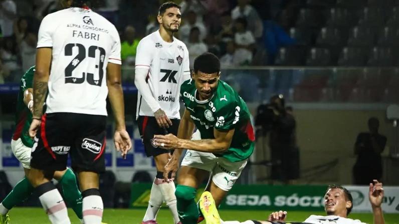 Momento do gol de Murilo contra o Vitória (Foto: Vinicius Nunes/Agência F8/Gazeta Press)