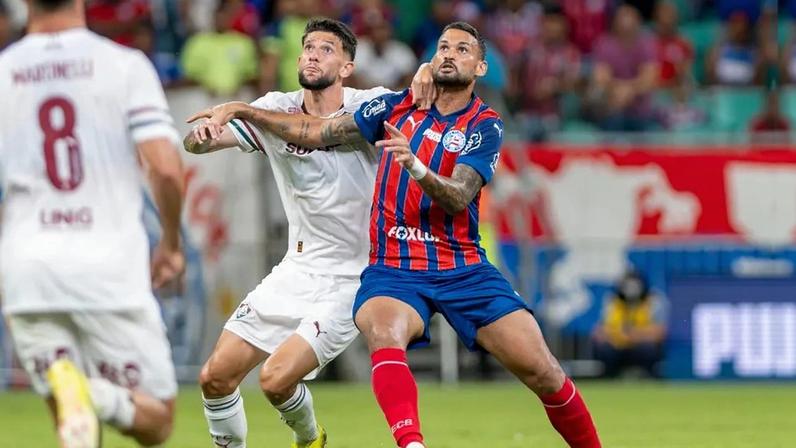 Willian José e Jammes disputam bola pelo alto (Foto: Fillipe Alves/Agência F8/Gazeta Press)