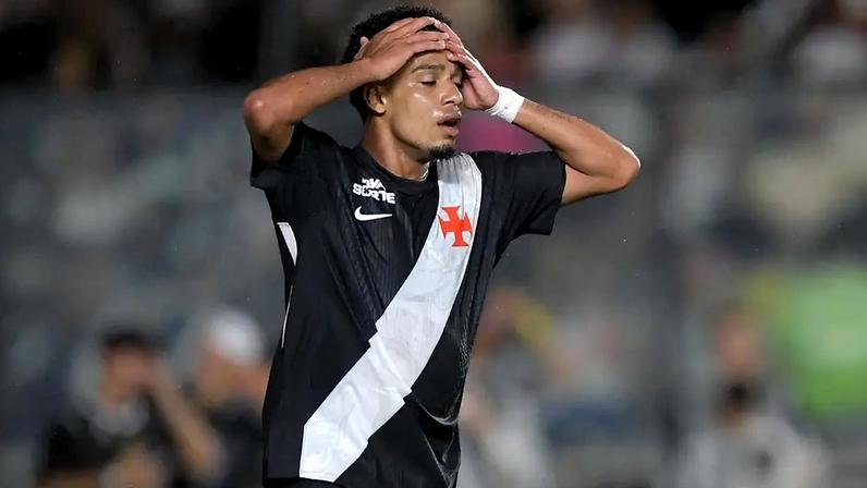 Brenner lamenta oportunidade perdida na partida entre Vasco e Chapecoense (Foto: Thiago Ribeiro/ Agif/Gazeta Press)