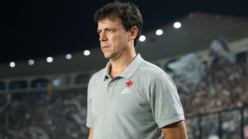 Fernando Diniz na partida entre Vasco x Chapecoense (Foto: DELMIRO DOS SANTOS JUNIOR/MOCHILA PRESS)