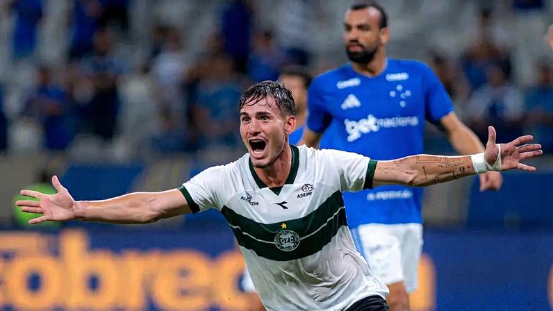 Lavega jogador do Coritiba comemora seu gol (Foto: Alessandra Torres/AGI/Gazeta Press)