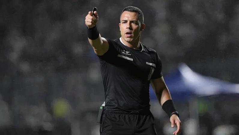 Yuri Elino será o árbitro do jogo entre Vasco e Botafogo (Foto: Thiago Ribeiro/AGIF/GazetaPress)