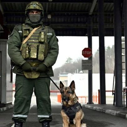 Ucranianos fogem da anexação russa pela última travessia aberta