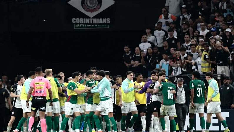 Confusão entre jogadores de Corinthians e Palmeiras (Foto: Marcello Zambrana/AGIF)