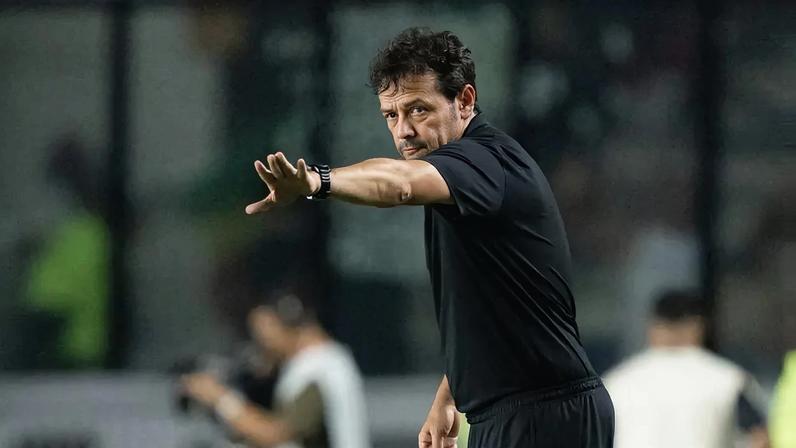 Fernando Diniz na partida entre Vasco e Madureira pelo Cariocão de 2026 (Foto: Jorge Rodrigues/Agif/Gazeta Press)