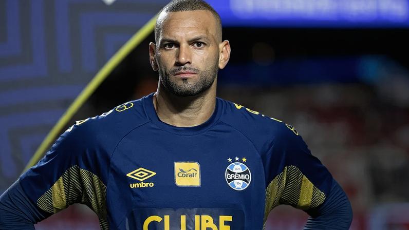Weverton antes de São Paulo x Grêmio (Foto: Renato Padalka/Ekobanpress)