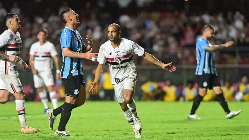 Lucas Moura abriu o placar contra o Grêmio (Foto: Eduardo Carmim/Photo Premium/Gazeta Press)