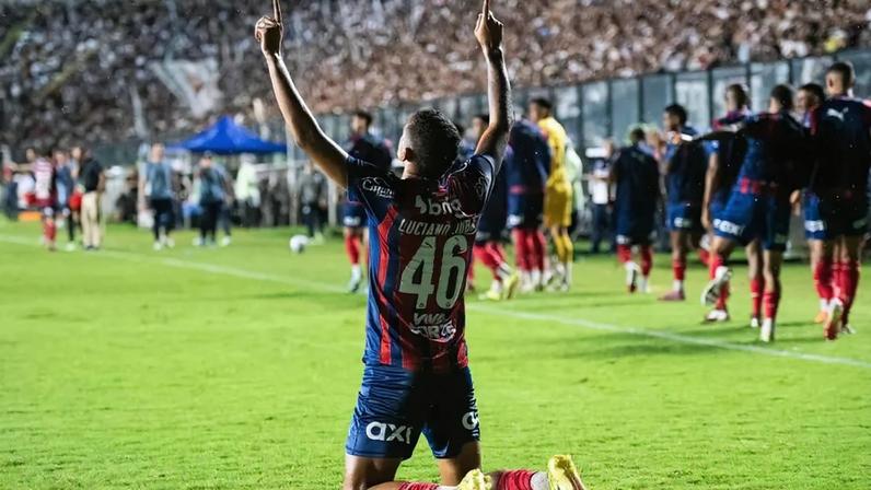 Luciano Juba comemora gol marcado contra o Vaco (Foto: DELMIRO DOS SANTOS JUNIOR/MOCHILA PRESS)
