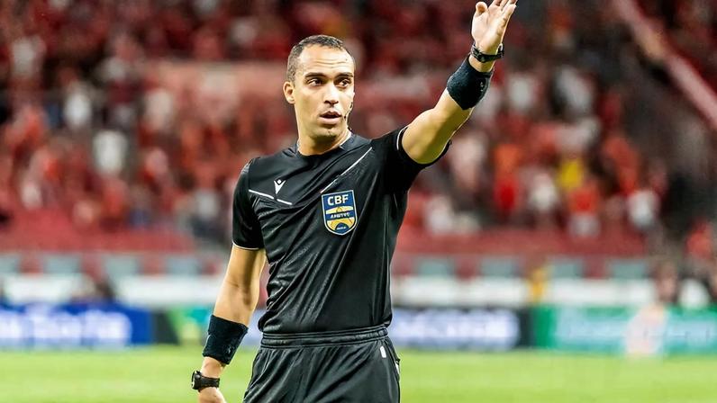 Gustavo Gómez abriu o placar em Internacional x Palmeiras (Foto: EDU ANDRADE/Fatopress/Gazeta Press)