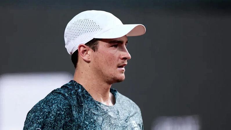 João Fonseca em ação no Rio Open (Foto: Marcello Zambrana/Agif/Gazeta Press)
