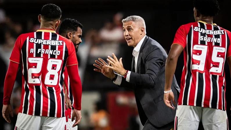 Equipes se enfrentam no Couto Pereira (Foto: Rebeca Schumacker/OfotogrÃ¡fico/Gazeta Press)