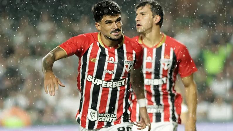 Cauly deu os bastidores do pênalti contra o Coxa (Foto: João Heim/Zimel Press/Gazeta Press) Zimel Press/Zimel Press