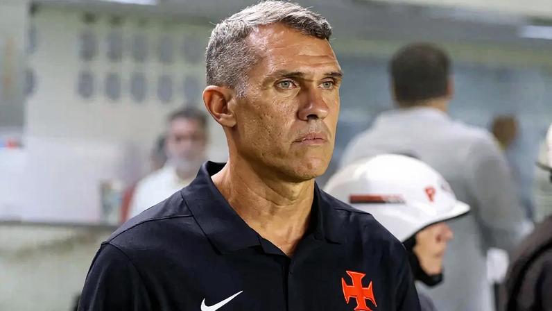 Bruno Lazaroni, técnico do Vasco, durante partida entre Santos e Vasco (Foto: Theo Daolio/MOCHILA PRESS)