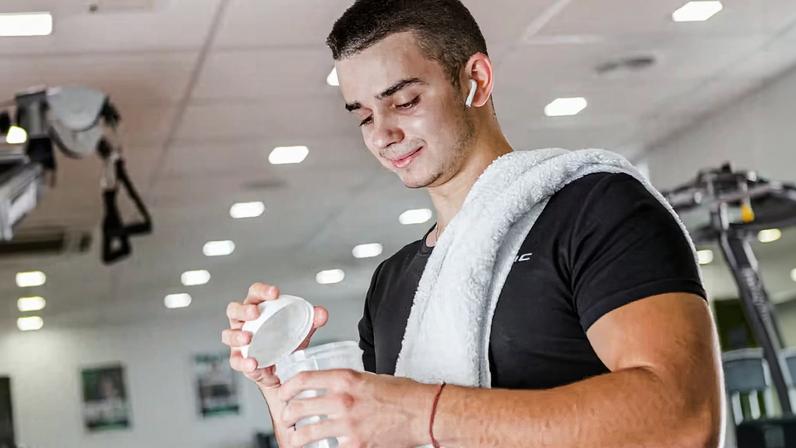 Adolescente pode tomar whey protein? — Foto: Freepik