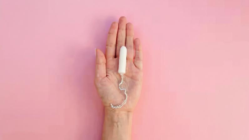 Com os cuidados certos, absorvente interno pode, sim, ser usado por adolescentes — Foto: Freepik