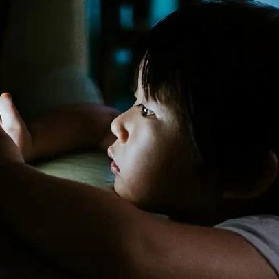 Idade ao receber o primeiro smartphone aumenta riscos à saúde infantil