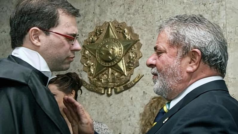 Em 2009, Lula foi à posse de Toffoli no STF