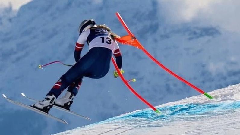 Lindsey Vonn clips a pole 13 seconds into her run, causing a catastrophic crash.