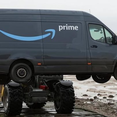 Van da Amazon fica presa em trilha de marismas mais perigosas da Grã-Bretanha