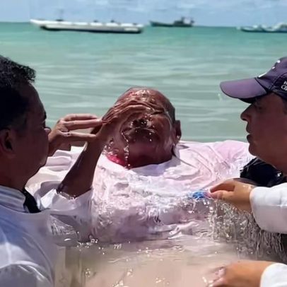 Idosa de 101 anos é batizada em Pernambuco e celebra salvação
