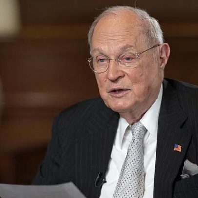 Justiça Anthony Kennedy lê decisão histórica sobre casamento igualitário