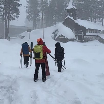 Esquiadores presos por avalanche na Califórnia acionam SOS do iPhone