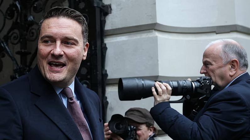 Wes Streeting said the government lacked a growth strategy and questioned No 10’s communications operation in his messages to Peter Mandelson.