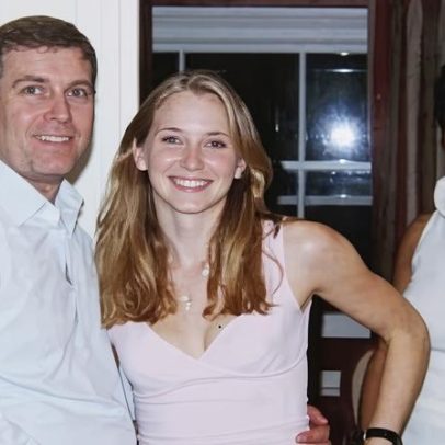Email sugere autenticidade de foto de Andrew e Virginia Giuffre