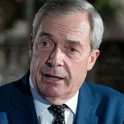 Colega de escola afirma que Farage fez não pedido de desculpas por racismo