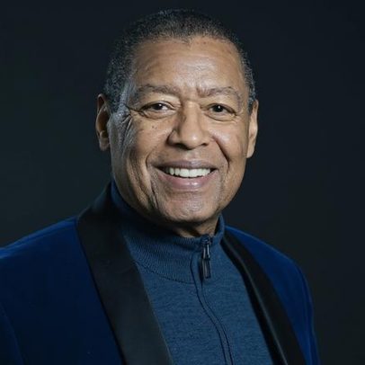 Ron Kenoly, ícone da música gospel, morre aos 81 anos