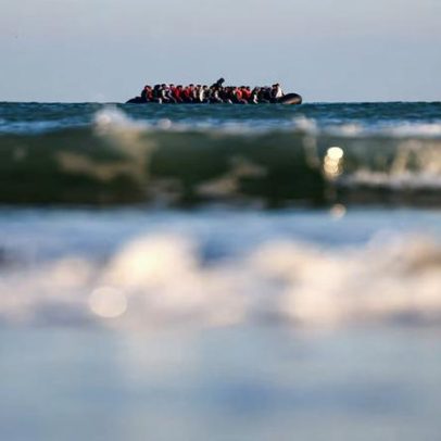 Migrantes deportados pelo acordo Reino Unido-França ficaram sem tradutores