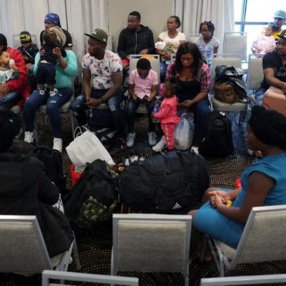Juiz dos EUA paralisa plano de Trump de encerrar proteções para haitianos
