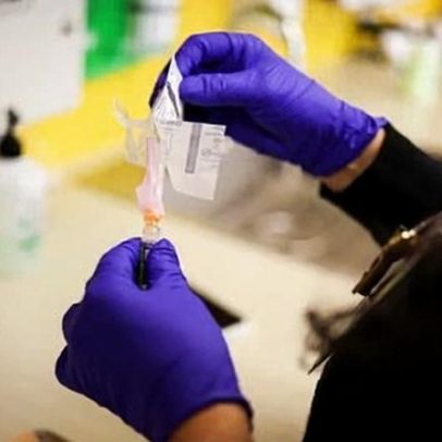 Órgão médico dos EUA revisará eficácia das vacinas enquanto governo abdica