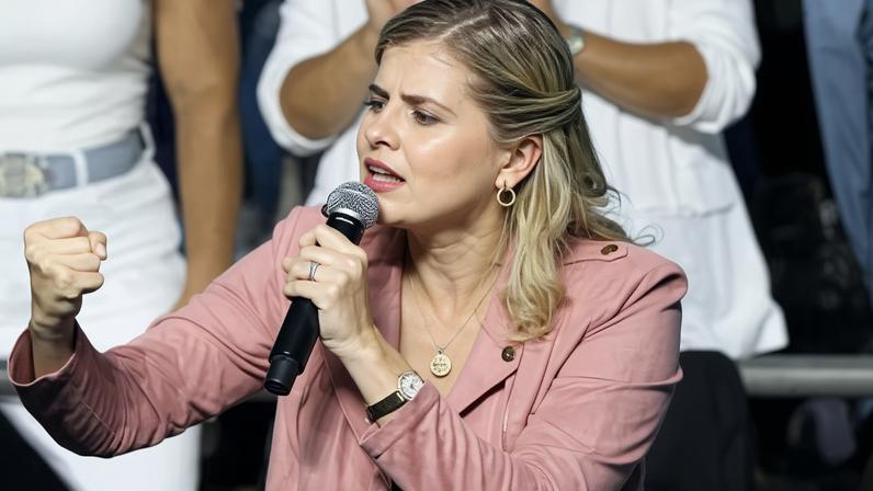 Laura Fernández, campaigning on Thursday, leads the polls with 40% of the vote and is promising a hard line on security.