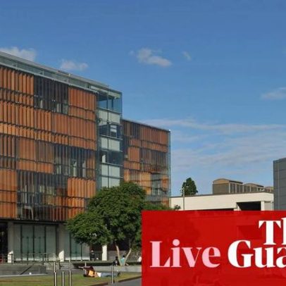 Racismo sistêmico em universidades australianas; Taylor rejeita política vazada