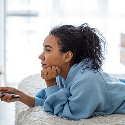 TV é a principal forma de assistir YouTube no Reino Unido, aponta estudo