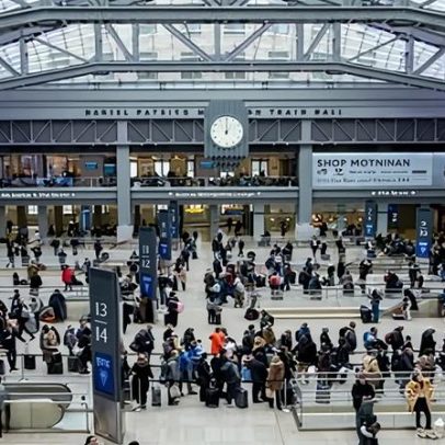 Trump tenta batizar Penn Station com seu nome; crítica aponta pressão política