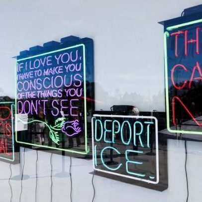Neons anti-ice de Patrick Martinez recebem visitantes na Frieze LA