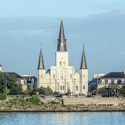 Ex-padre é indiciado por estupro de menor com deficiência em Nova Orleans