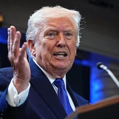 Trump ameaça tarifas globais de 10% e critica juízes da Suprema Corte