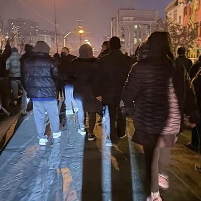 Música e dança marcam funerais de manifestantes iranianos como protesto