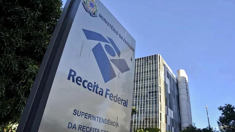 Nota fala em danos à reputação do auditor-fiscal após nota em que STF expôs nomes dos servidores investigados.